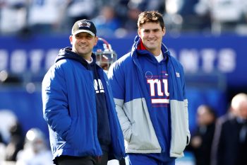 Giants head coach Joe Judge speaks with QB Daniel Jones before a game.