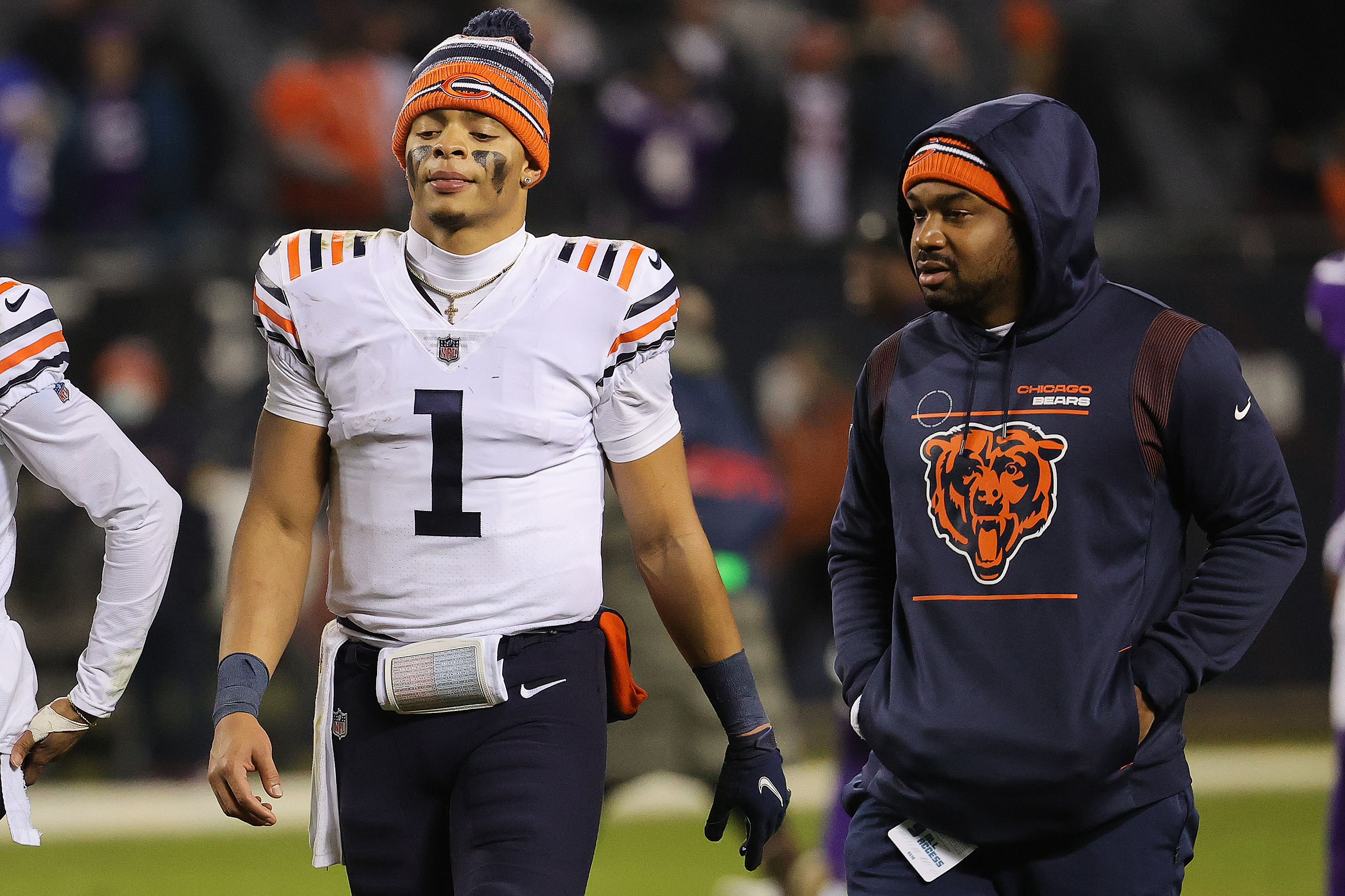 Bears QB Justin Field walks off field after loss to Vikings