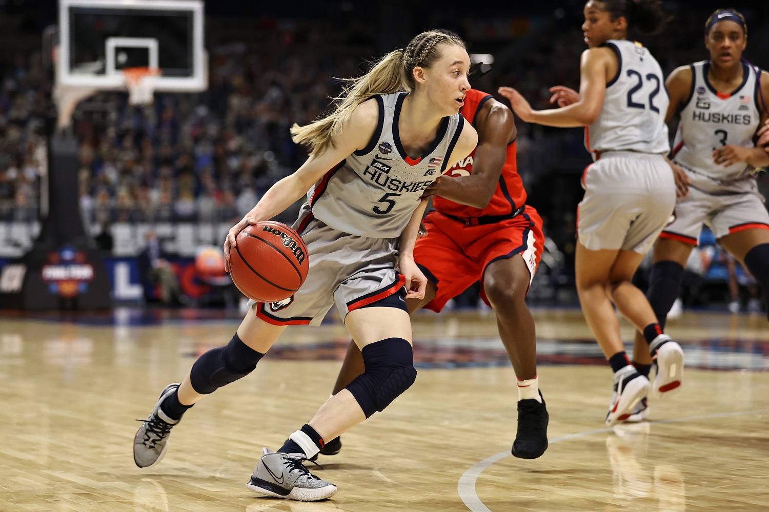Guard Paige Bueckers of UConn drives against the Arizona Wildcats during the Final Four semifinal game of the 2021 NCAA Women's Basketball Tournament at the Alamodome. | Elsa/Getty Images)