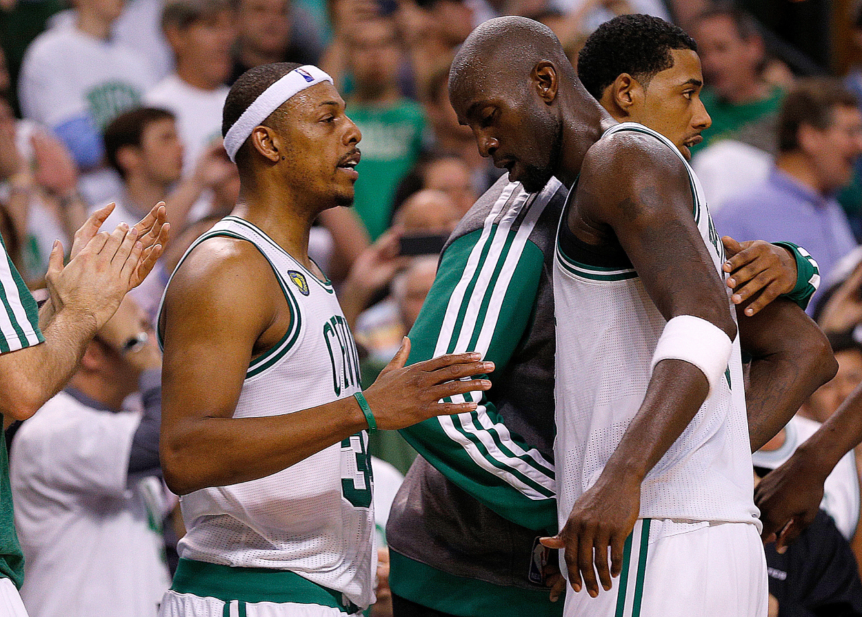 Paul Pierce, left, of the Boston Celtics and Kevin Garnett talk things over.