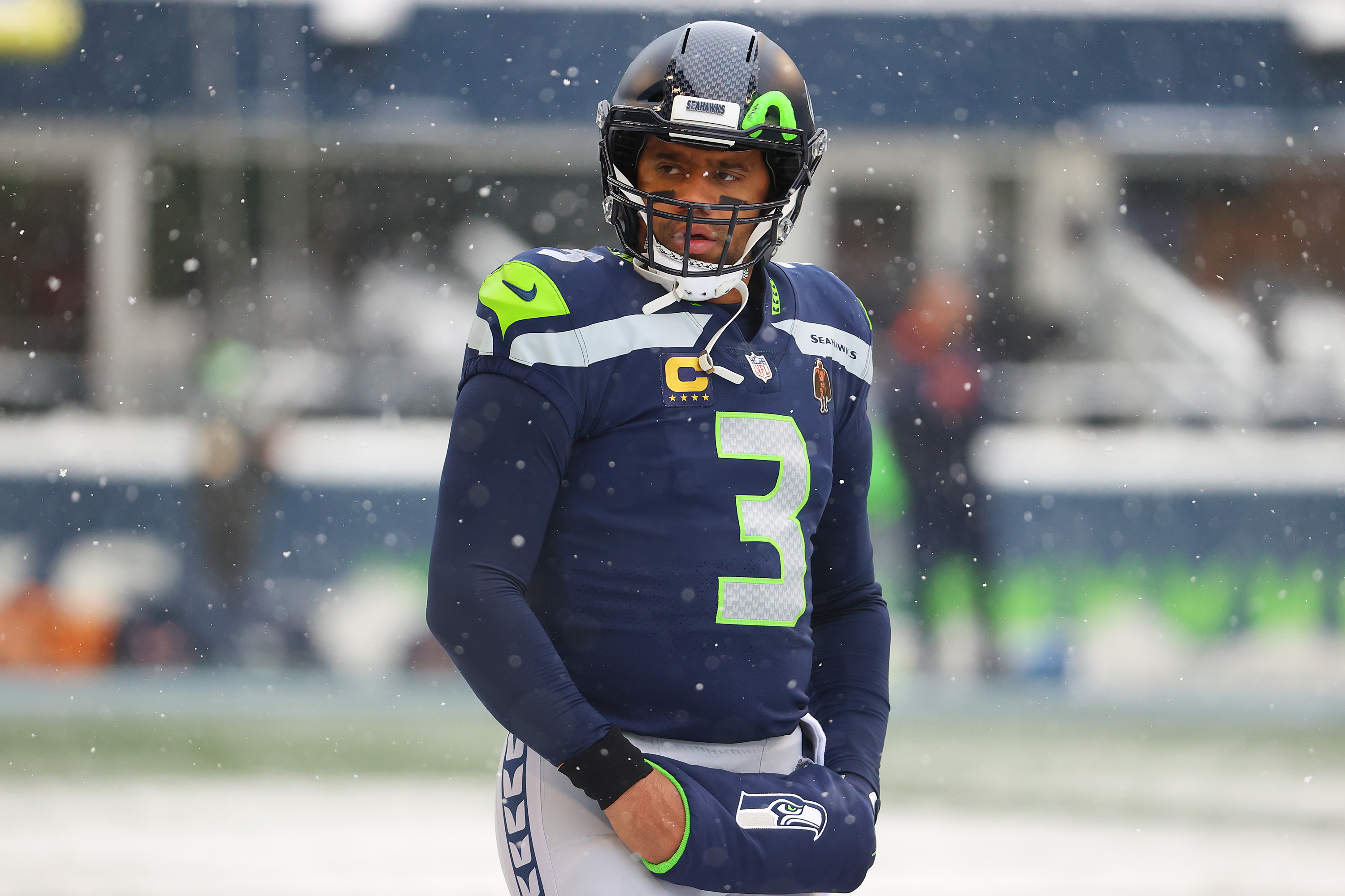 Seahawks QB Russell Wilson warms up before game against the Bears