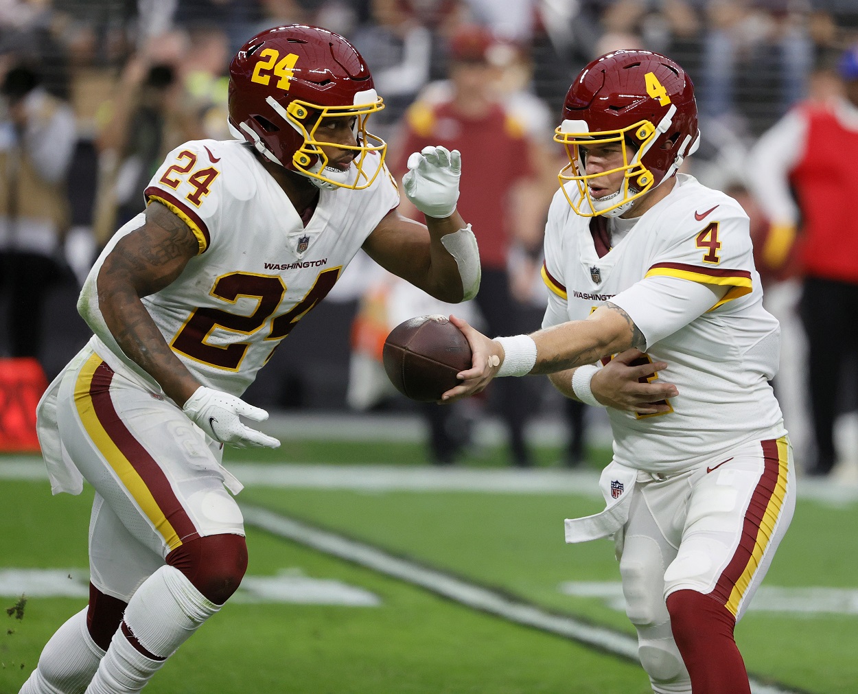 Washington Football Team runs a play