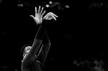 The Milwaukee Bucks Giannis Antetokounmpo works out before a game.