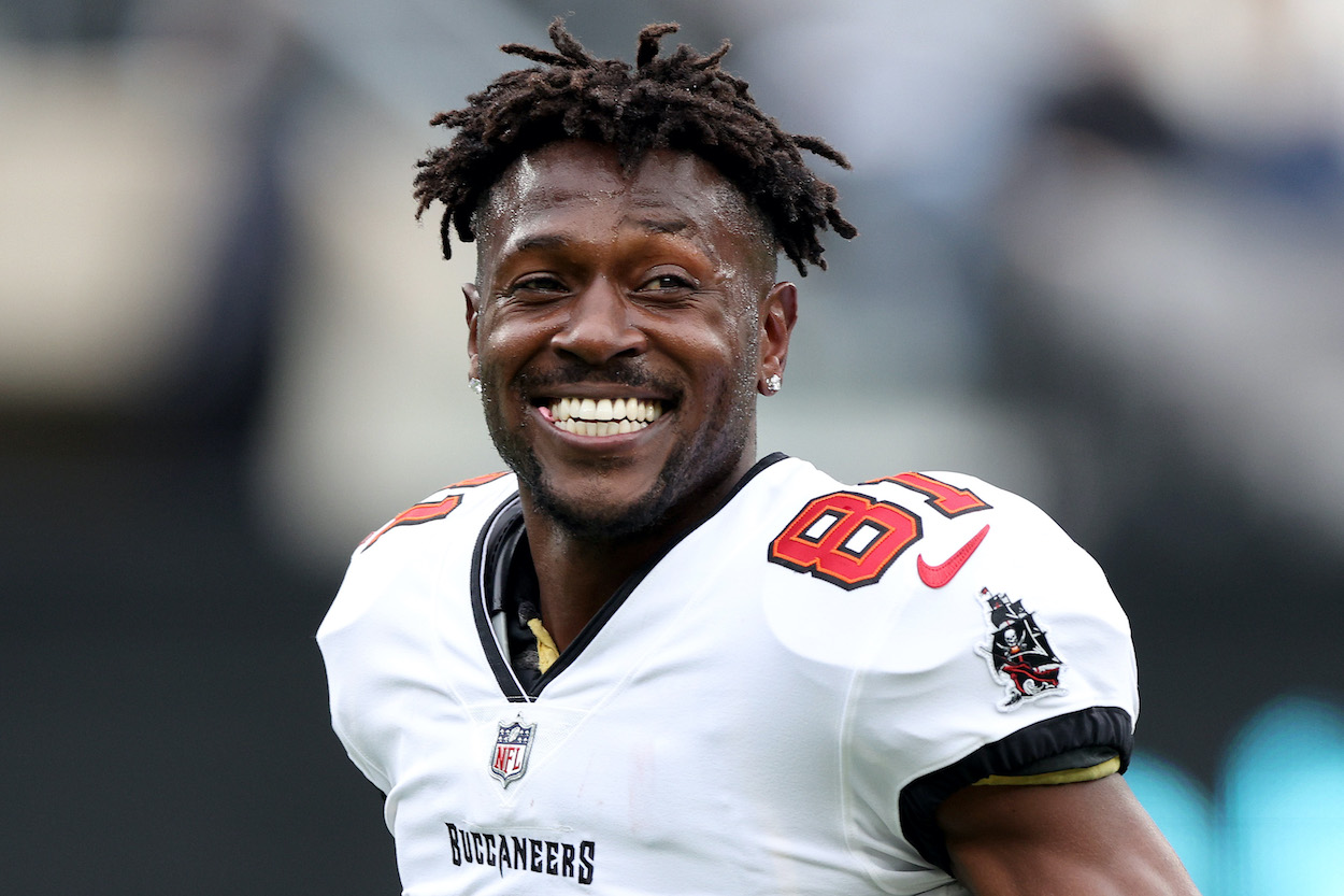 Antonio Brown of the Tampa Bay Buccaneers warms up prior to the game against the New York Jets at MetLife Stadium on January 02, 2022 in East Rutherford, New Jersey.