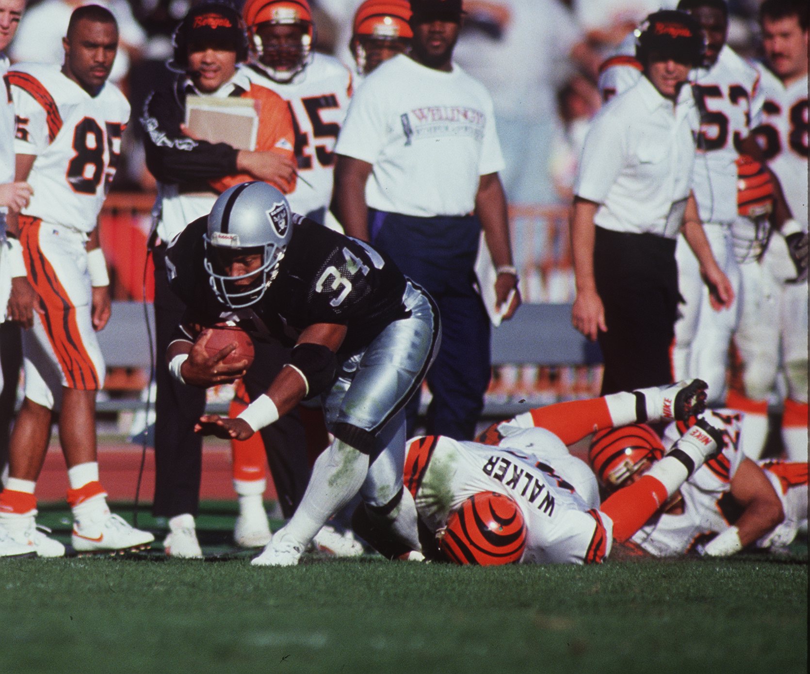 Bo Jackson was injured in the 1990 AFC Playoffs against the Bengals