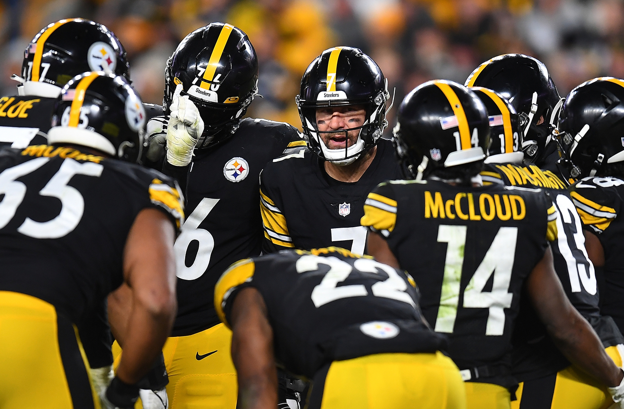 Pittsburgh Steelers quarterback Ben Roethlisberger and teammates in 2021.