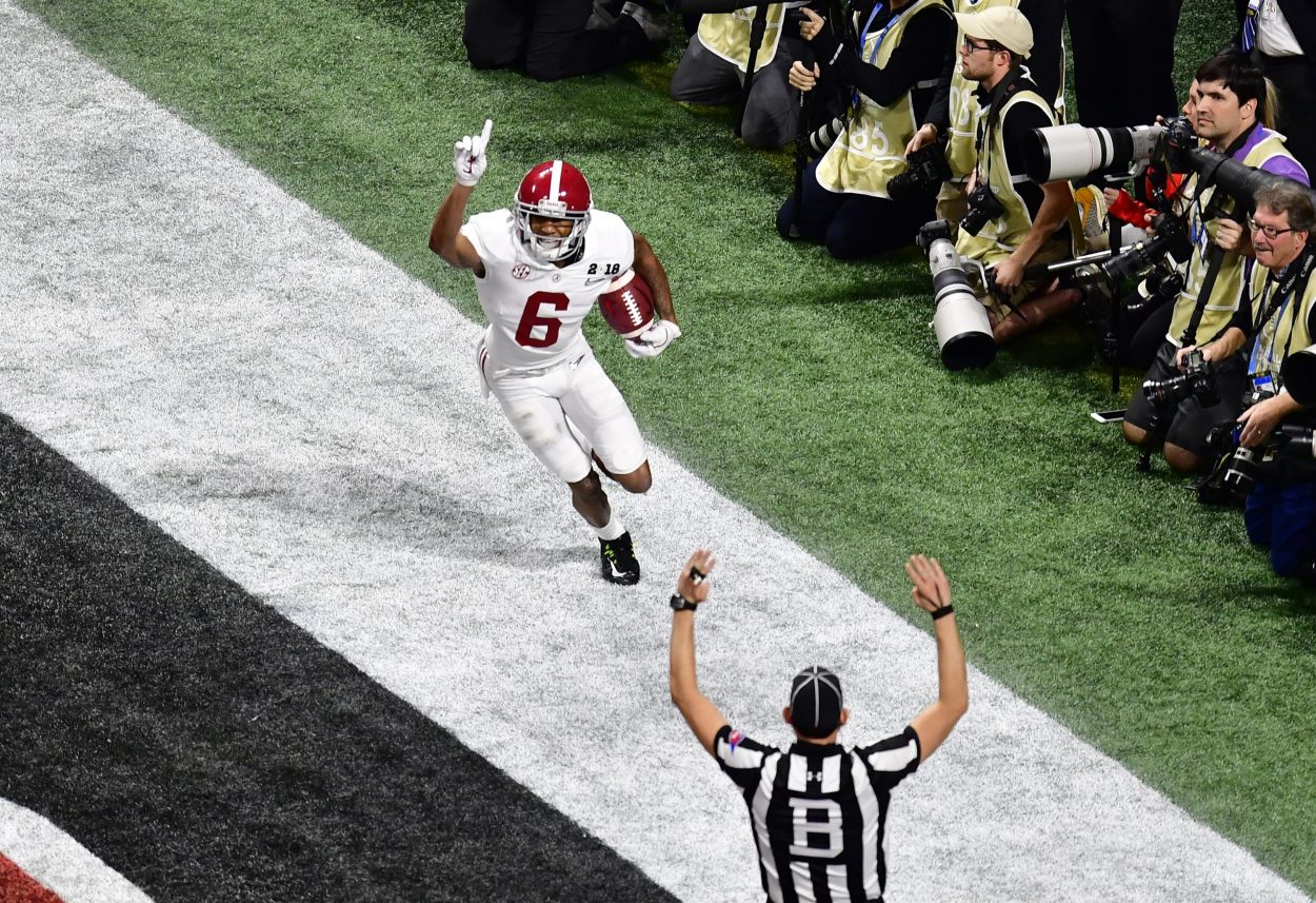 DeVonta Smith scores the winning touchdown in the 2018 CFP National Championship game