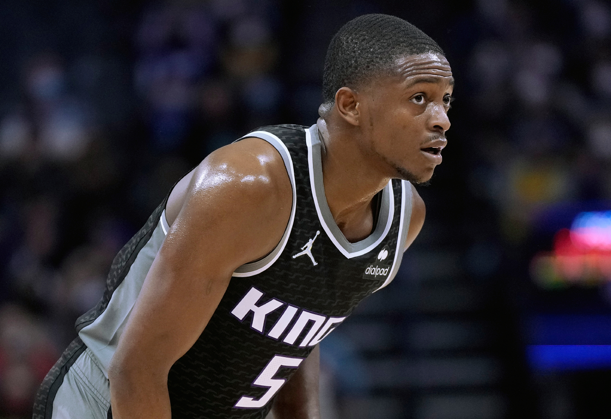 De'Aaron Fox of the Sacramento Kings looks on against the Los Angeles Lakers.