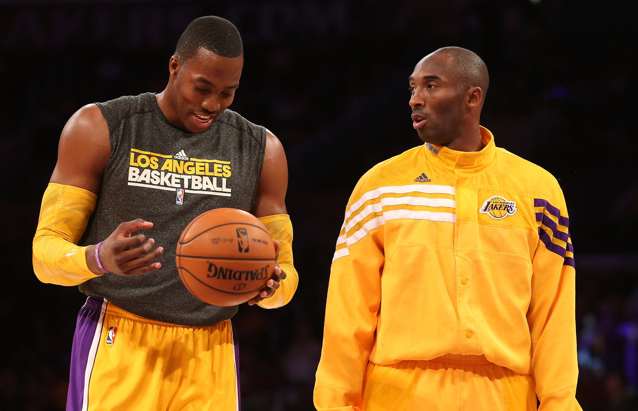 Former Los Angeles Lakers teammates Dwight Howard and Kobe Bryant talk during warm-ups.