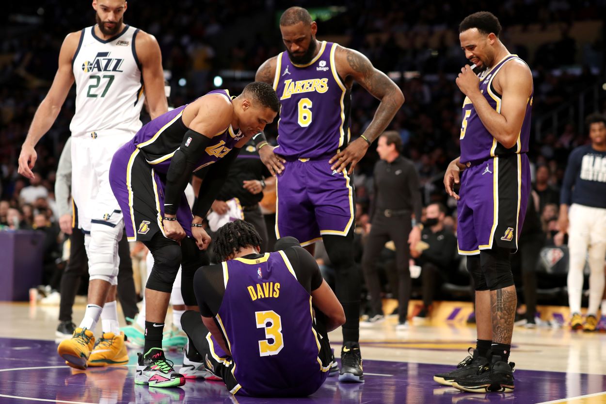 Lakers players LeBron James, Russell Westbrook, and Talen Horton-Tucker react to Anthony Davis' ankle injury against the Jazz.