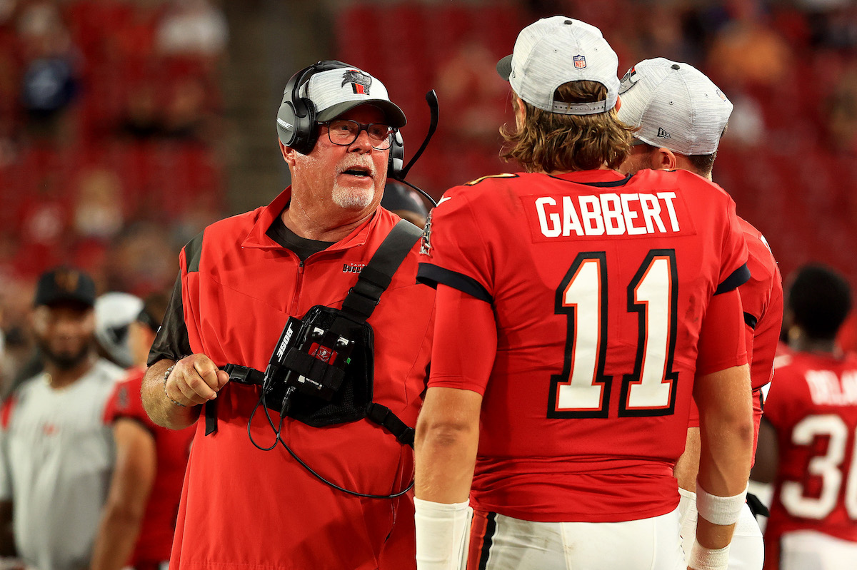 Bruce Arians and Blaine Gabbert talking