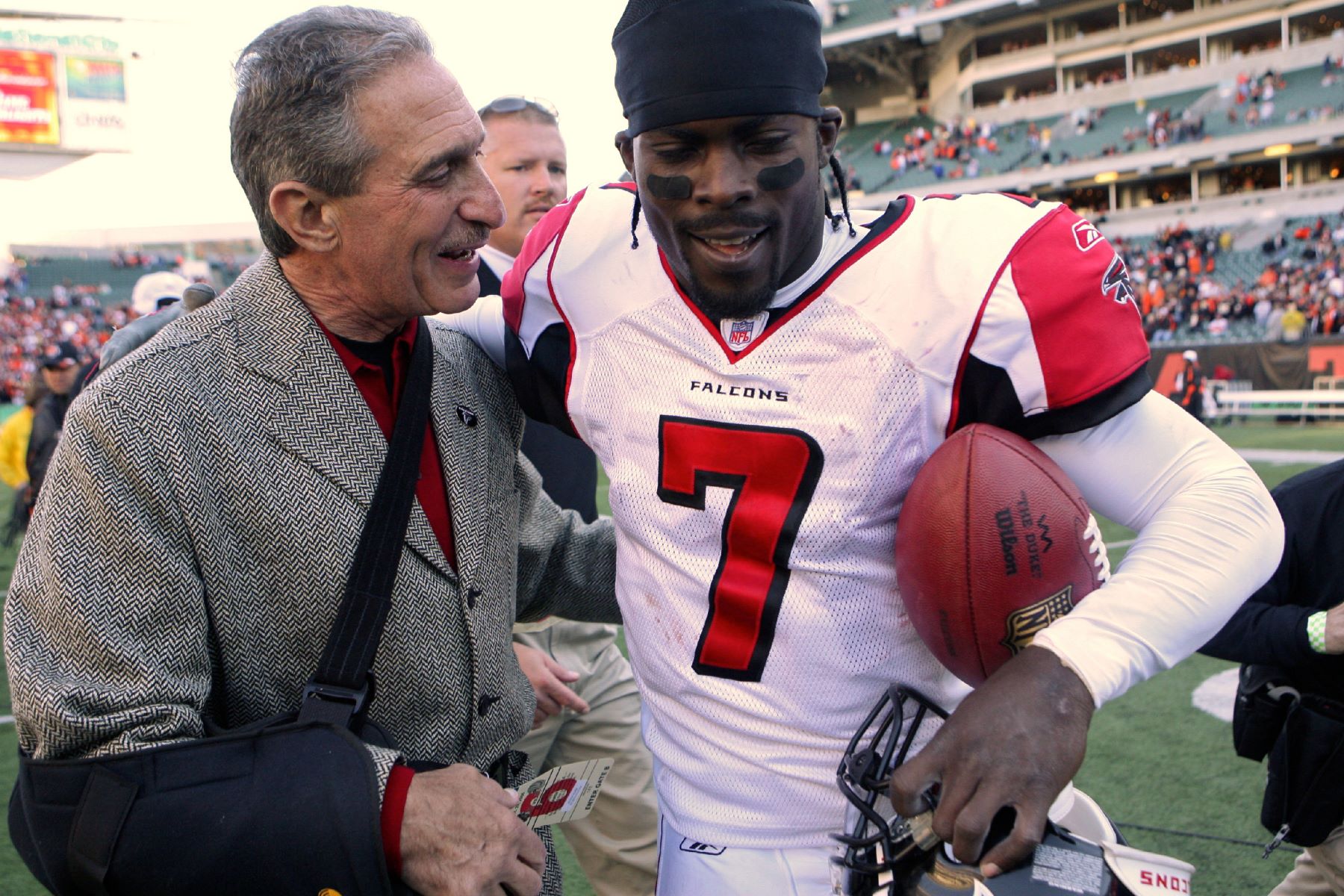 Arthur Blank congratulating Atlanta Falcons Michael Vick before dog fighting allegations