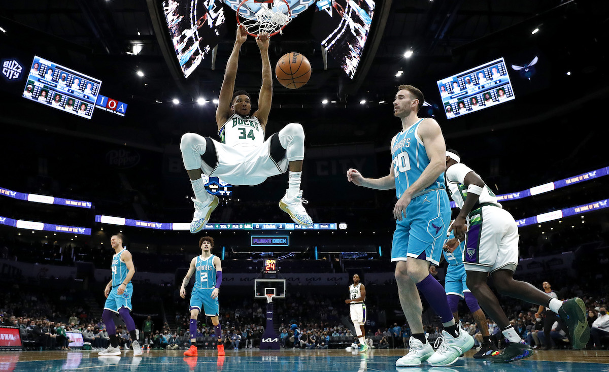 Giannis Antetokounmpo dunks the ball