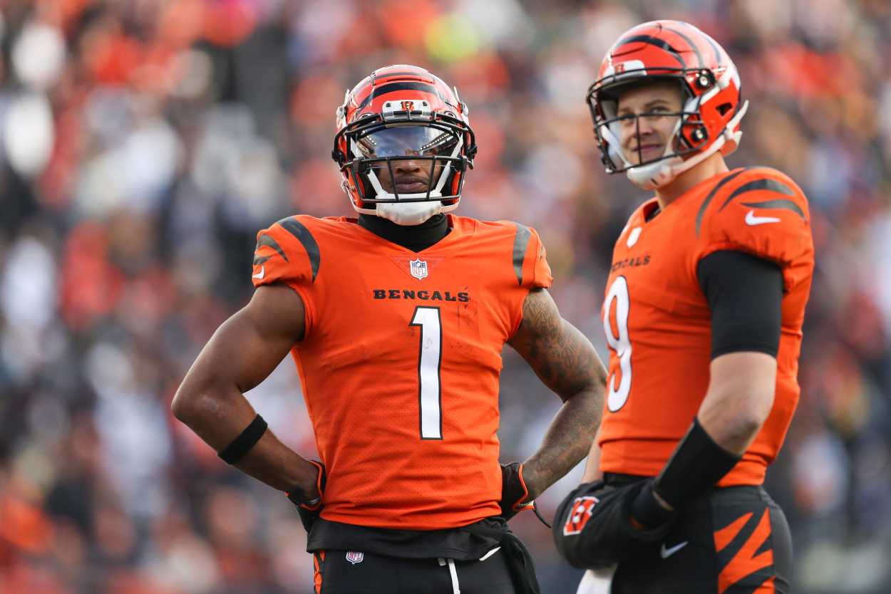 Cincinnati Bengals wide receiver Ja'Marr Chase (1) and quarterback Joe Burrow (9) look at the scoreboard.