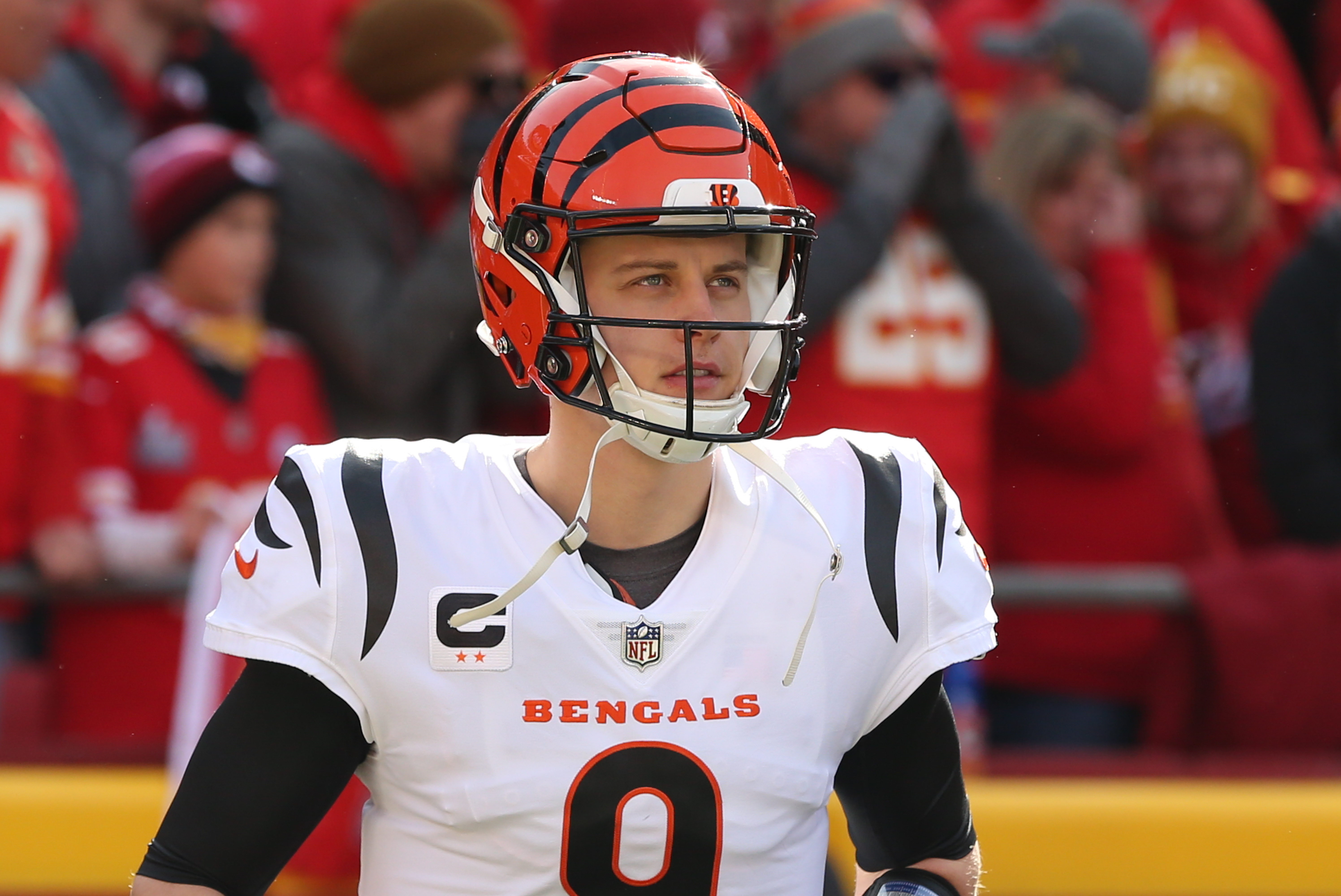 Bengals QB Joe Burrow warms up before facing the Chiefs