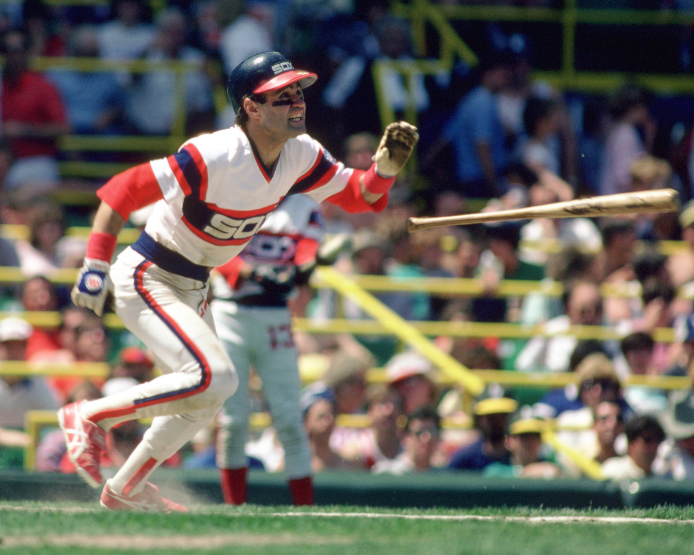 Chicago White Sox hitter Julio Cruz races out of the batter's box during a 1986 game at Comiskey Park in Chicago.