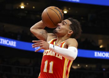 Trae Young layup for Atlanta Hawks