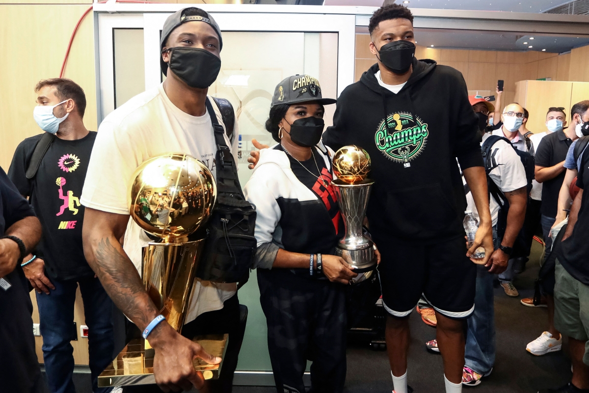 Milwaukee Bucks forward Giannis Antetokounmpo is going to put on a show at this year's NBA All-Star Skills Challenge when he teams up with his brothers.