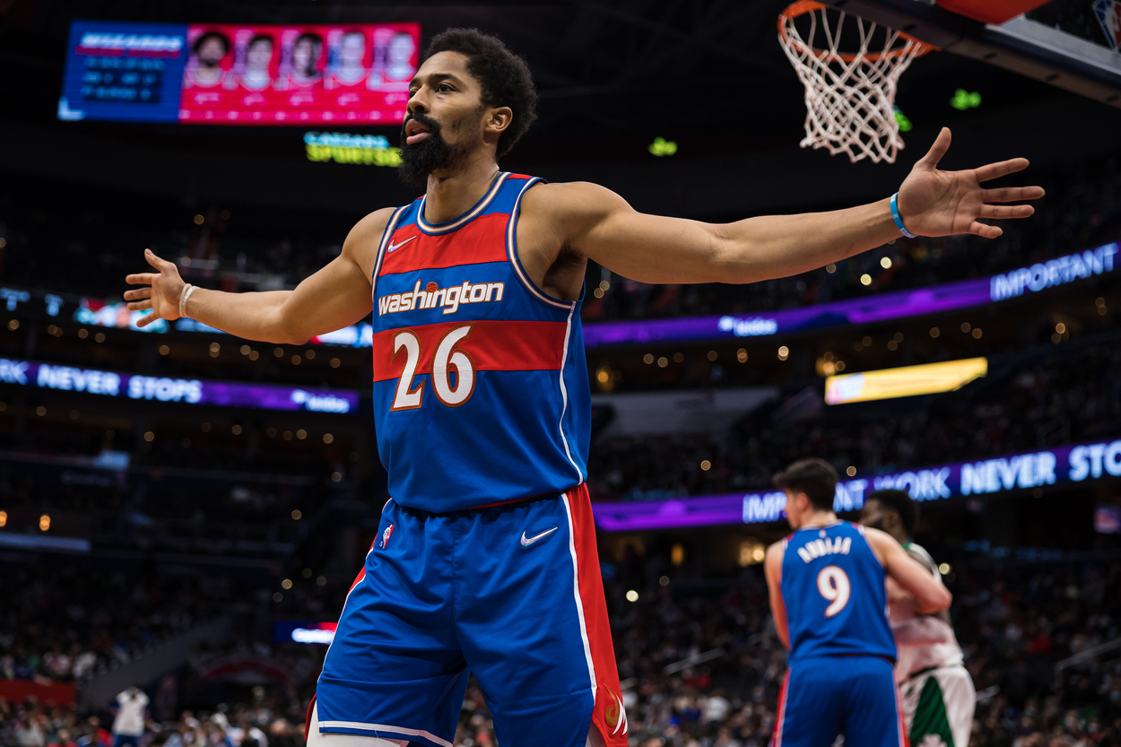Washington Wizards guard Spencer Dinwiddie guards the in-bound pass.