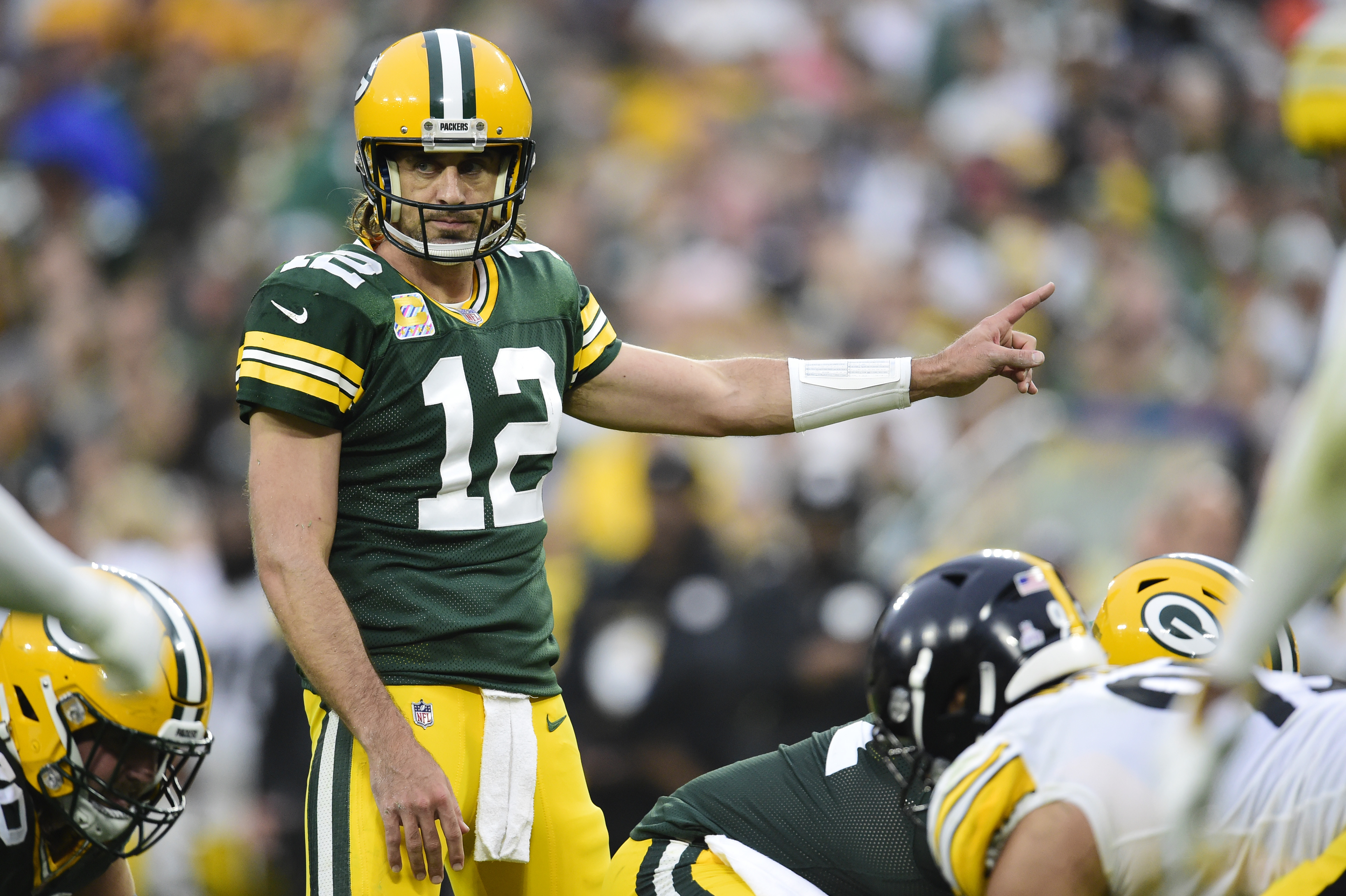 Packers QB Aaron Rodgers calls a play against the Steelers