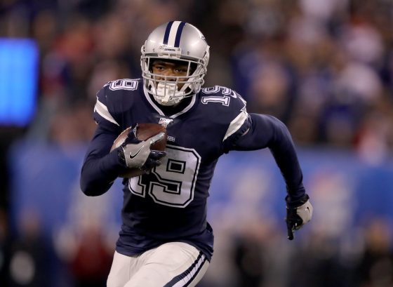 The Amari Cooper trade was a win for the Cleveland Browns and an L for the Dallas Cowboys. The WR is pictured here running the ball in 2019.