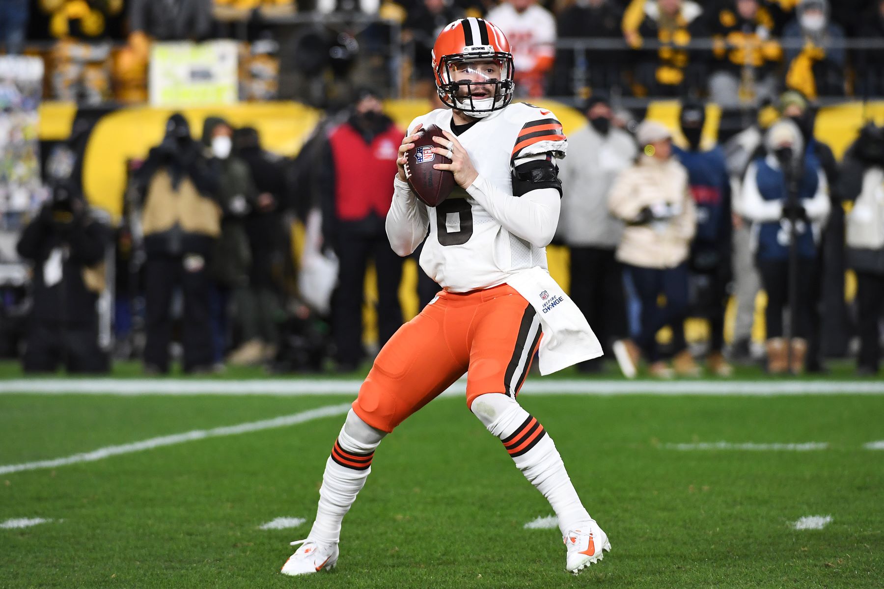 Quarterback Baker Mayfield #6 of the Cleveland Browns NFL team during a game against the Pittsburgh Steelers