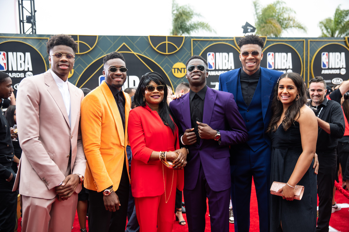 Brothers Kostas Antetokounmpo, Thanasis Antetokounmpo, Veronica Antetokounmpo, Alexis Antetokounmpo, Giannis Antetokounmpo, and Mariah Riddlesprigger pose together on the red carpet at the 2019 NBA Awards