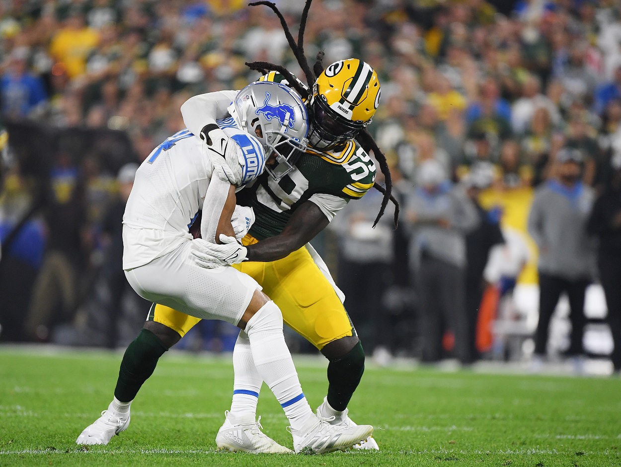 De'Vondre Campbell makes a big tackle