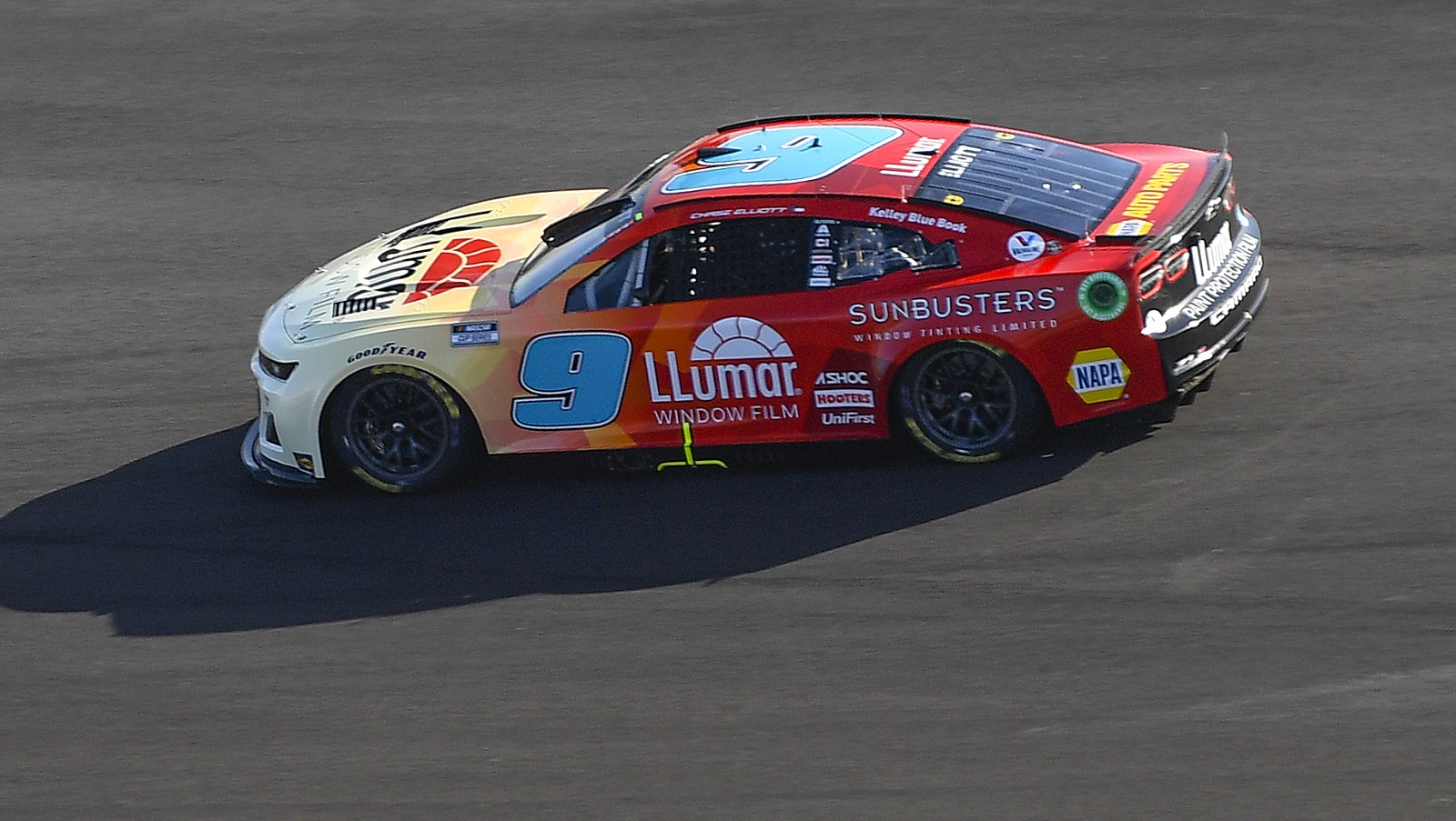 Chase Elliott drives during qualifying for the NASCAR Cup Series Echopark Automotive Grand Prix at Circuit of The Americas on March 26, 2022.