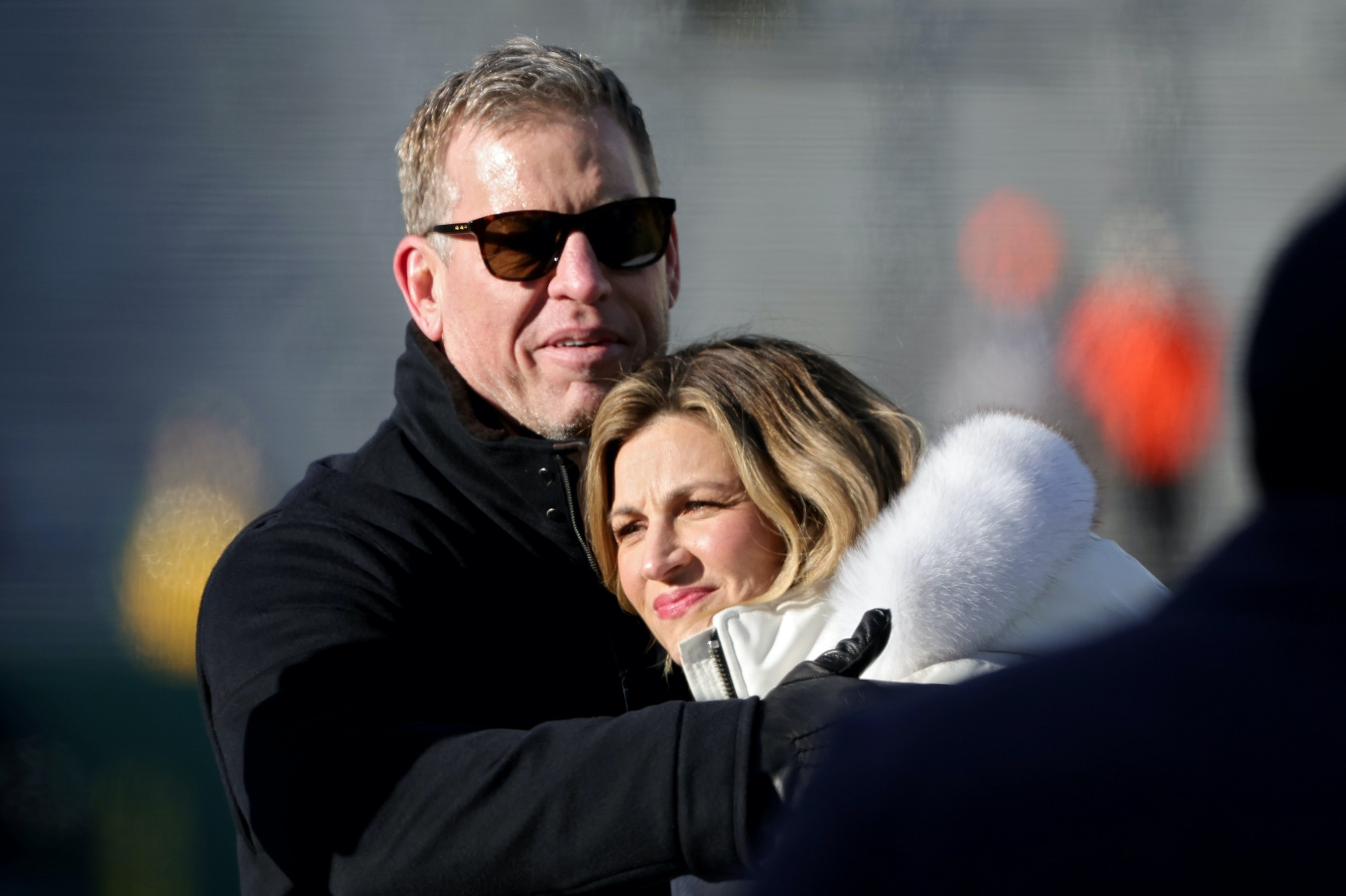 Troy Aikman and Erin Andrews meet on field