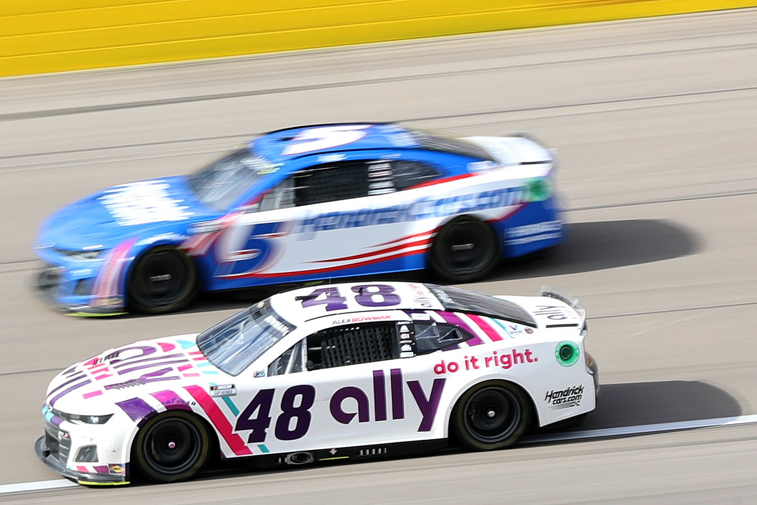 Alex Bowman, driver of the No. 48 Chevrolet, and Kyle Larson, driver of the No. 5 Chevrolet, race during the NASCAR Cup Series Pennzoil 400 at Las Vegas Motor Speedway on March 6, 2022.