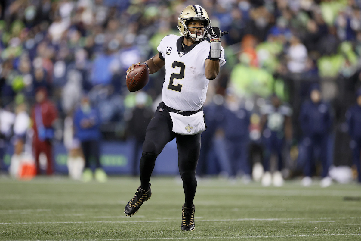 Jameis Winston of the New Orleans Saints prepares to throw a pass