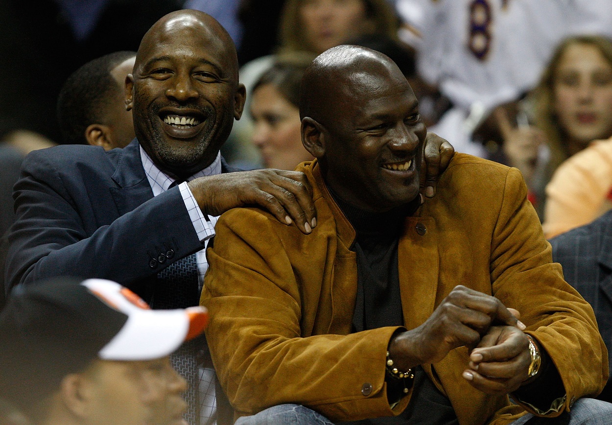 James Worthy and Michael Jordan watch a Lakers-Bobcats game in 2009