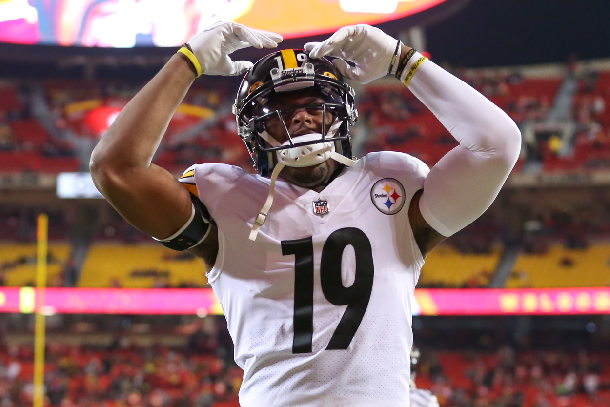 Former Pittsburgh Steelers receiver JuJu Smith-Schuster signed with the Kansas City Chiefs.