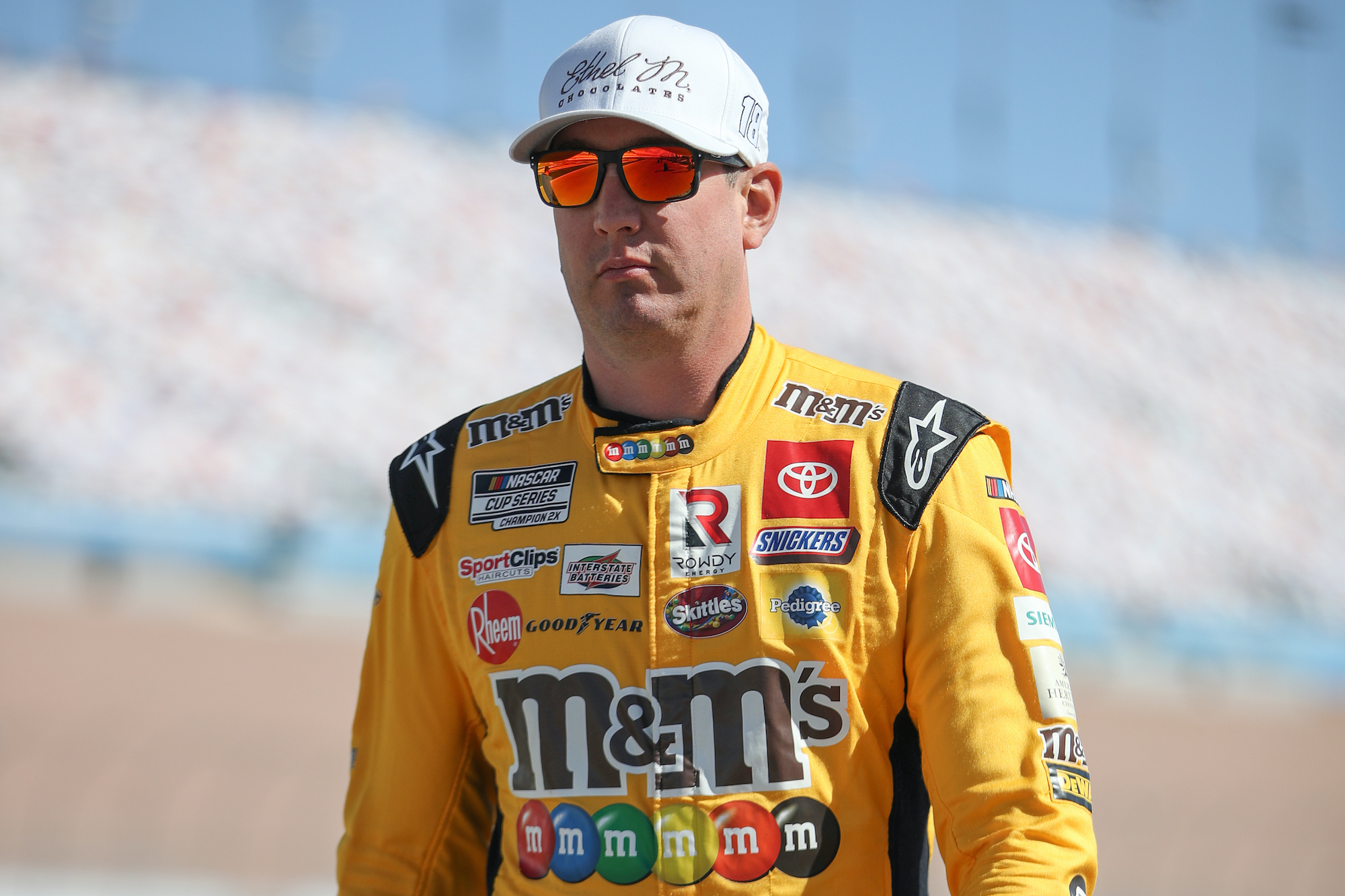 Kyle Busch walks grid