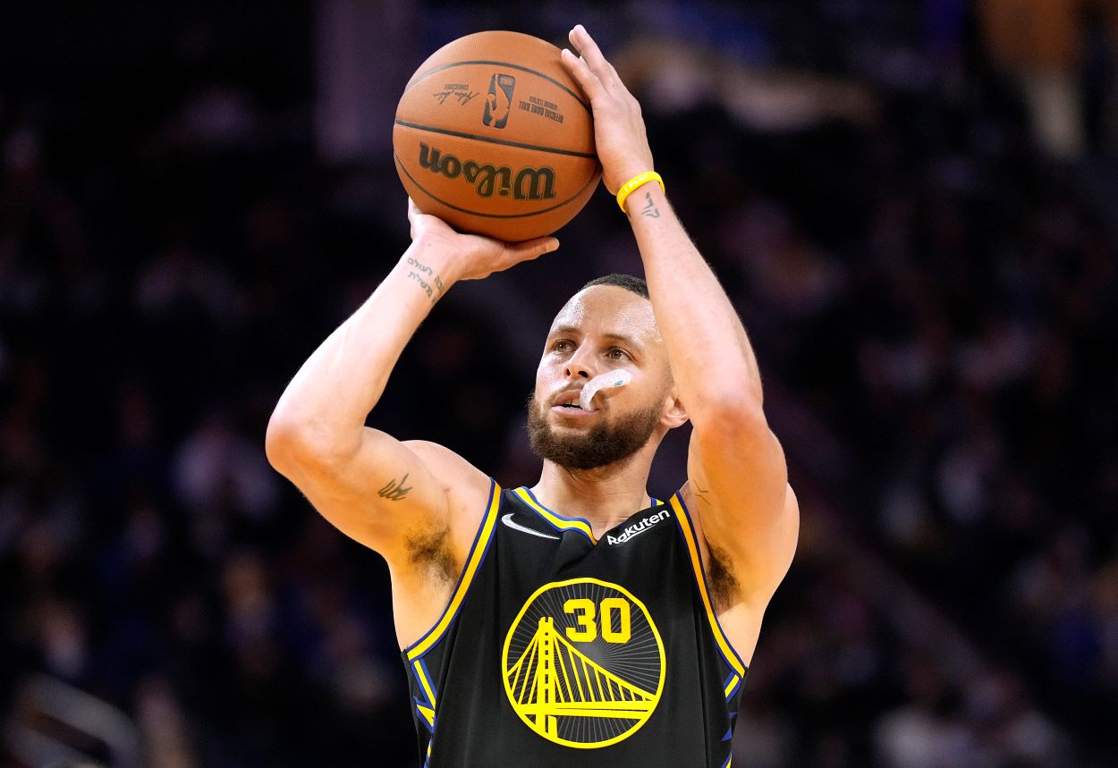 Warriors point gaurd Stephen Curry attempts a shot attempt during a game.