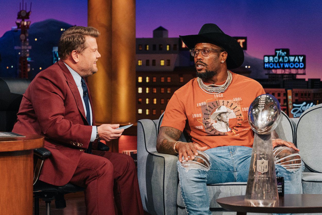 New Buffalo Bills free-agent signing Von Miller chats with 'The Late Late Show' host James Corden.