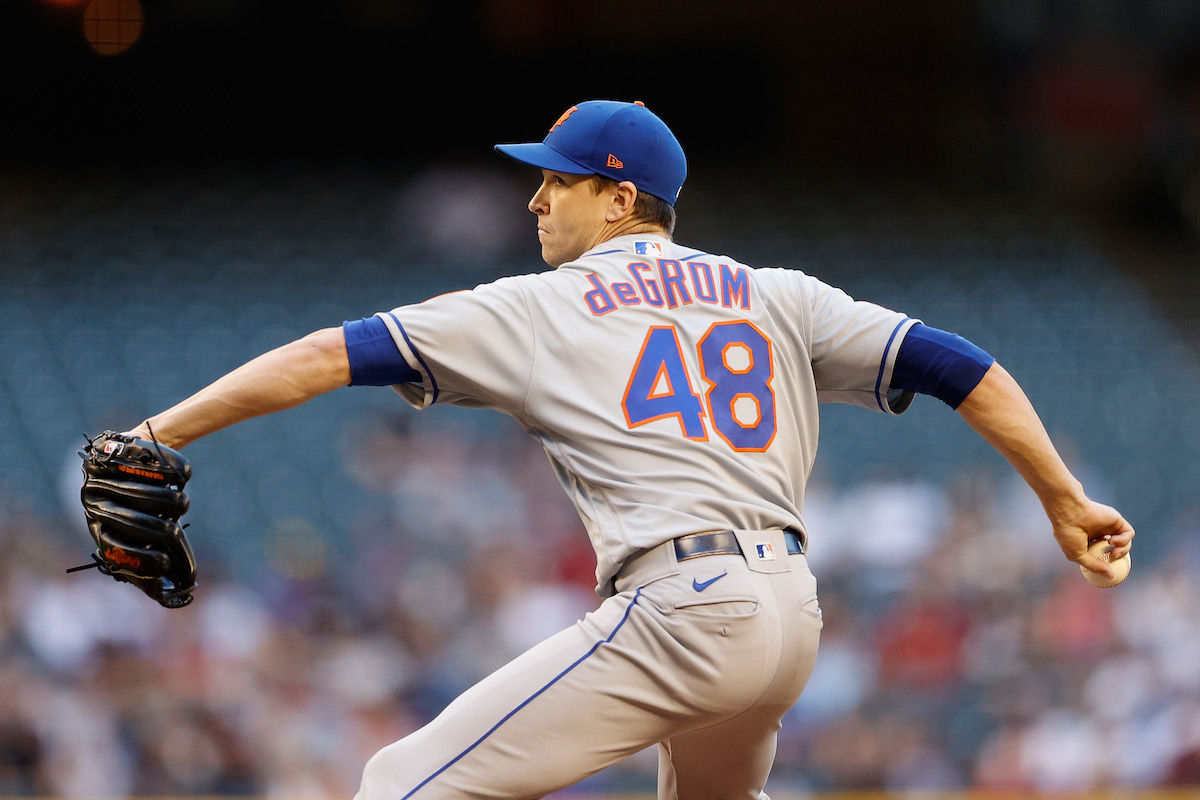 New York Mets starting pitcher Jacob deGrom in mid-delivery.