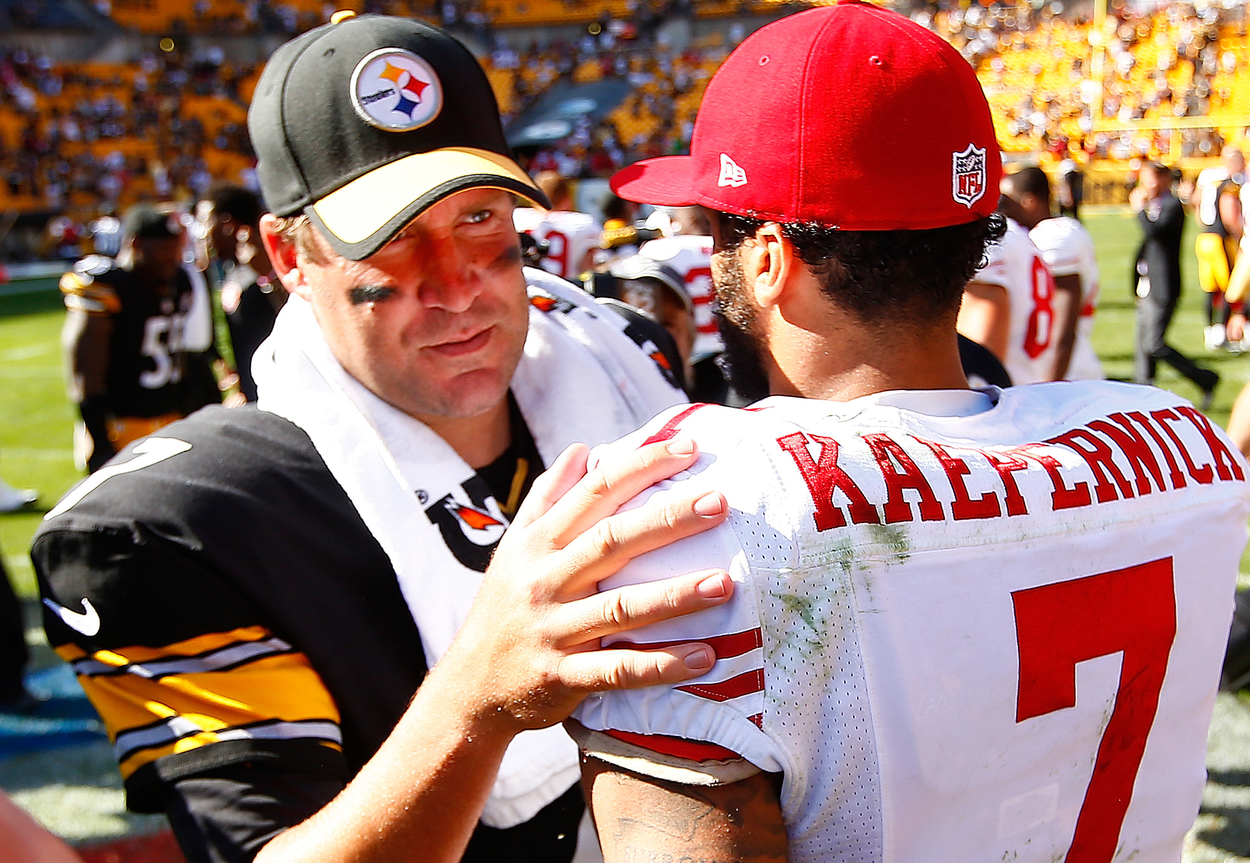 Pittsburgh Steelers quarterback Ben Roethlisberger (L) and San Francisco 49ers quarterback Colin Kaepernick in 2015.