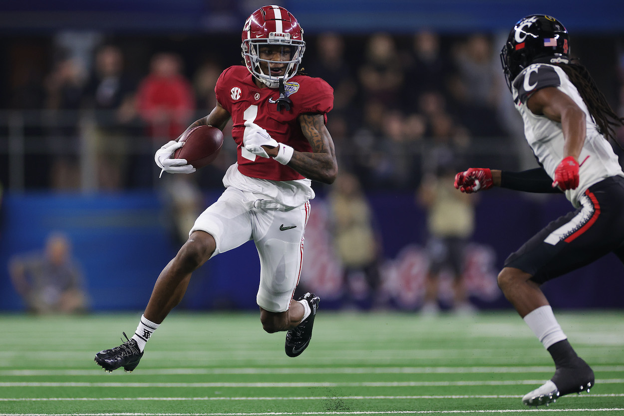 Jameson Williams carries the ball against Cincinnati.