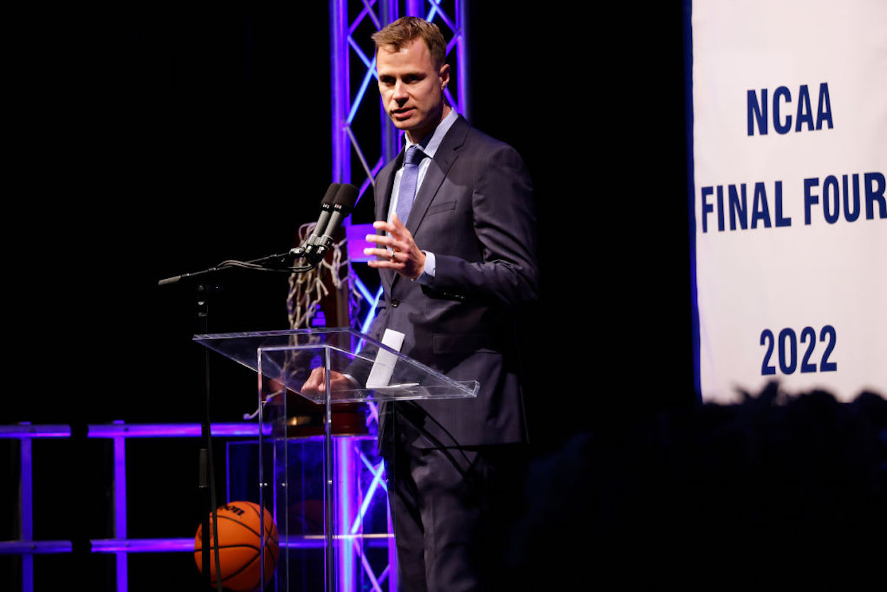 Jon Scheyer speaks at the Duke Blue Devils' end of season banquet.