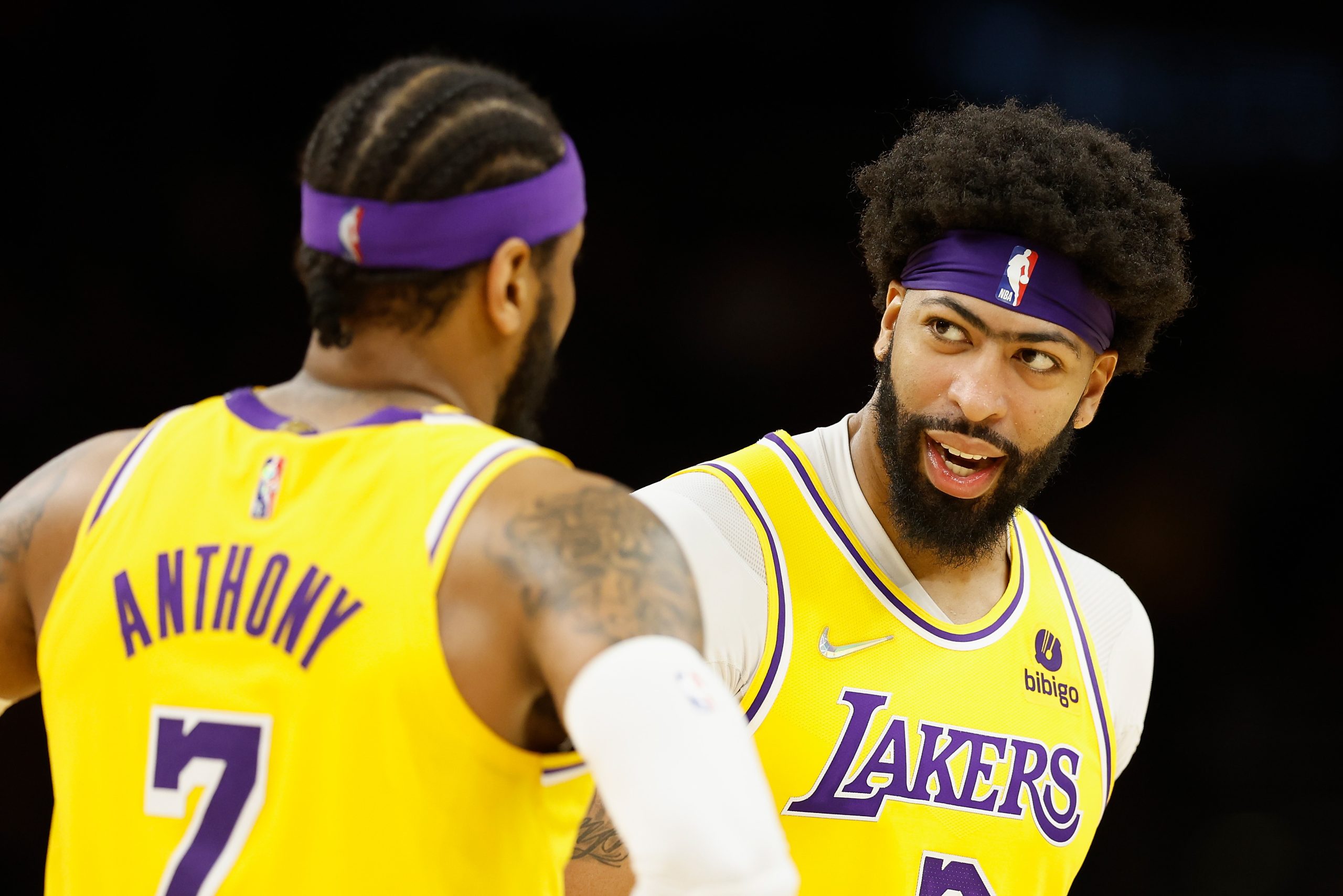 Anthony Davis, right, of the Los Angeles Lakers talks with Carmelo Anthony.