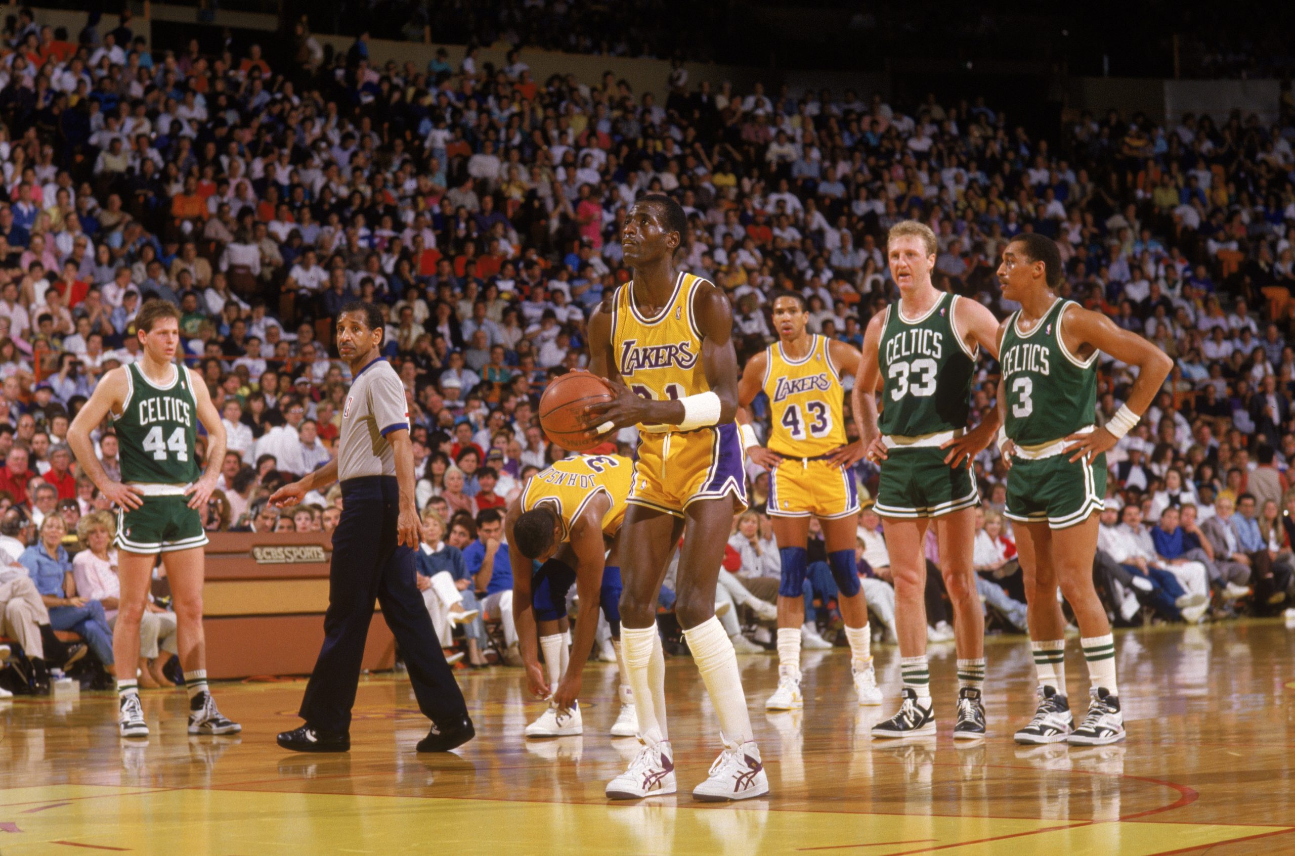 Michael Cooper of the Los Angeles Lakers shoots a technical free throw.