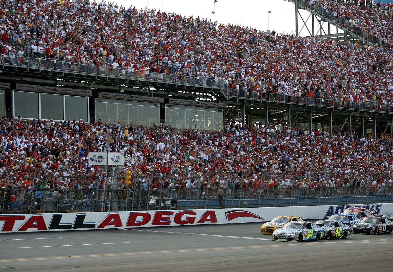 Jeff Gordon crosses the finish line to win the 2007 NASCAR Cup Series UAW-Ford 500 at Talladega Superspeedway