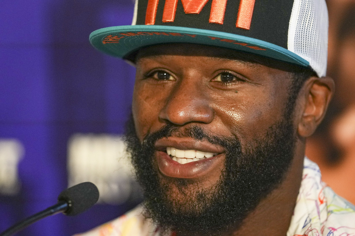 Floyd Mayweather smiles during a press conference in 2022
