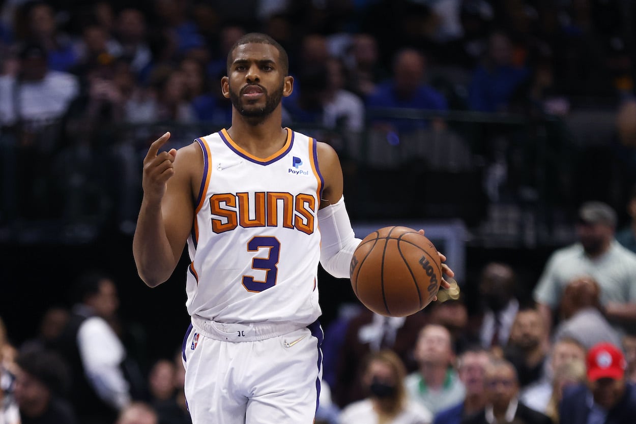 Chris Paul dribbles against the Mavericks.