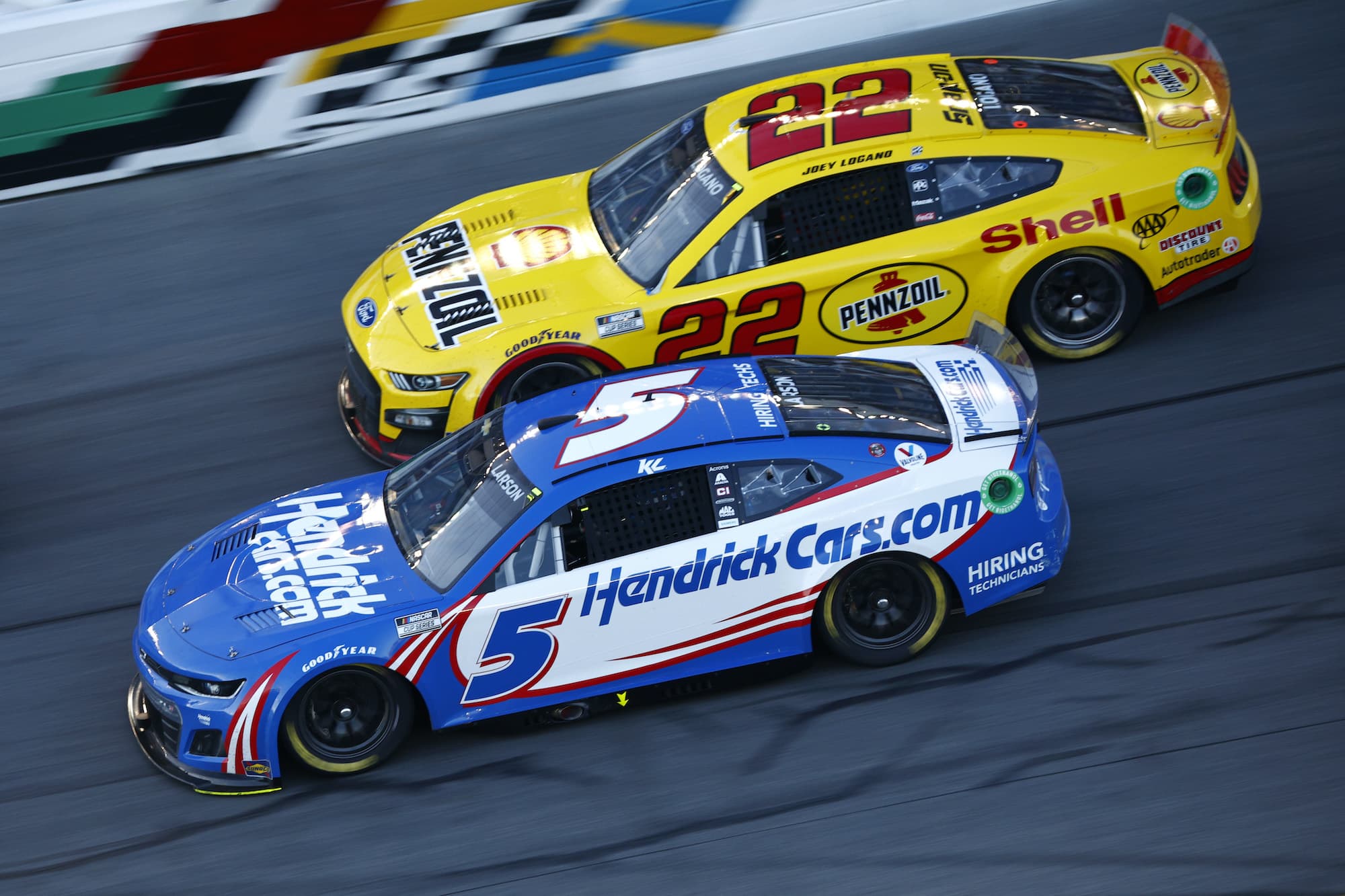 Kyle Larson and Joey Logano race