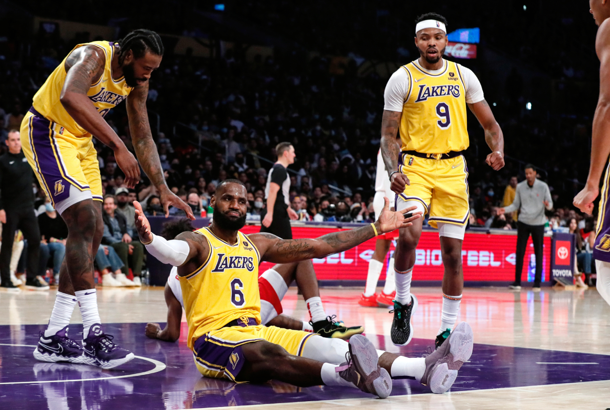LeBron James’ Lakers Teammate Kent Bazemore Passionately Comes to His Defense
