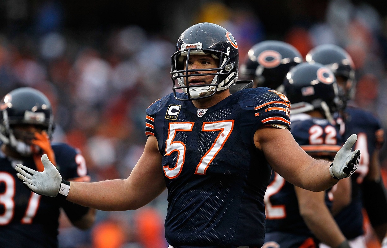 Olin Kreutz during a Chicago Bears-St. Louis Rams matchup in 2009