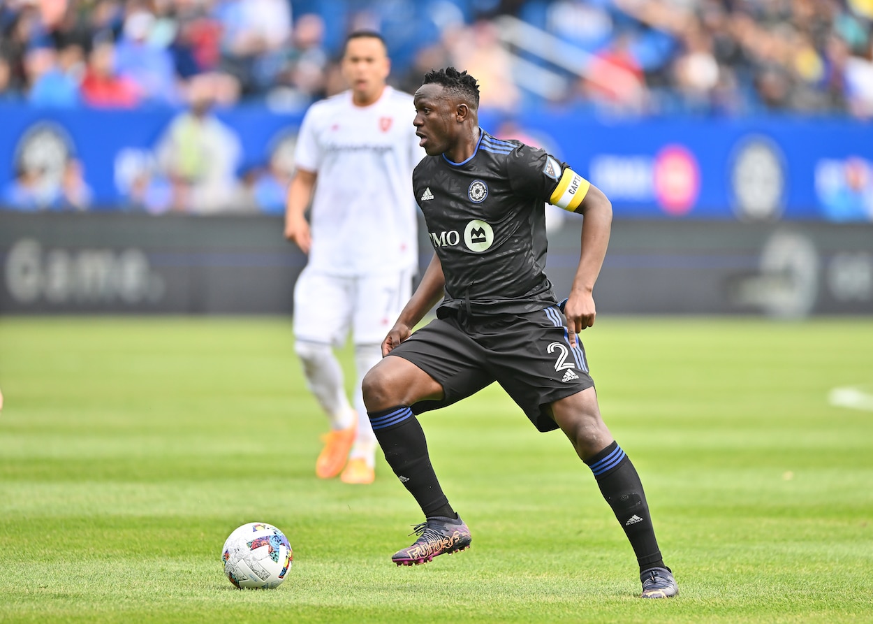 Victor Wanyama of CF Montréal runs the ball.